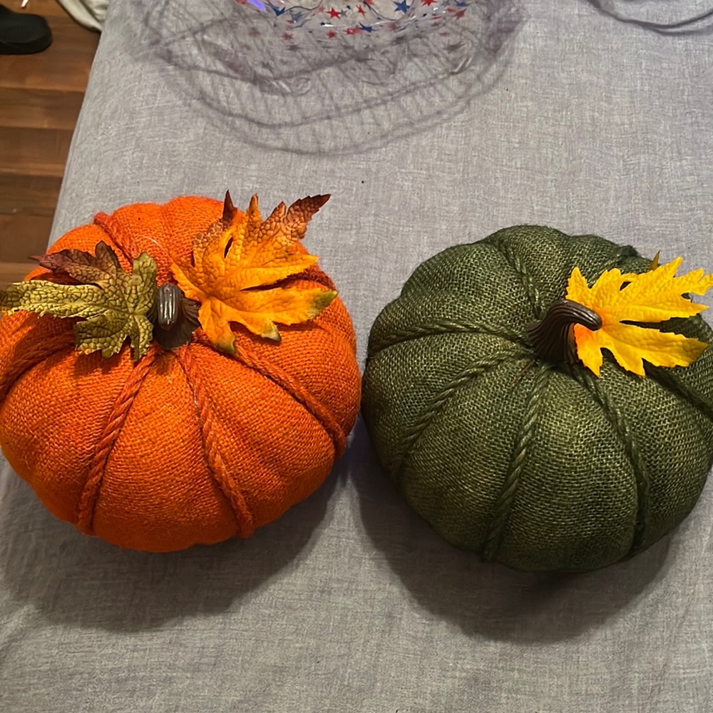 2 pumpkins 🎃